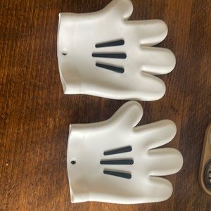 Two Mickey Mouse silicon oven gloves, hand wash, both right handed
